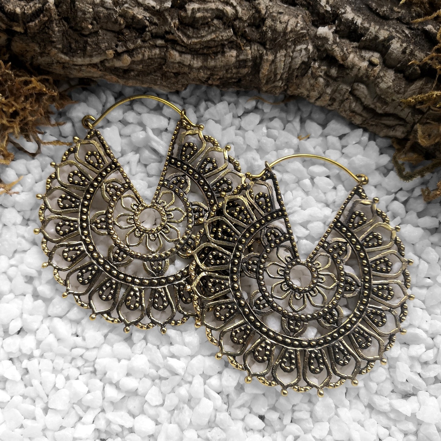 Golden Dotted Mandala Ohrringe
