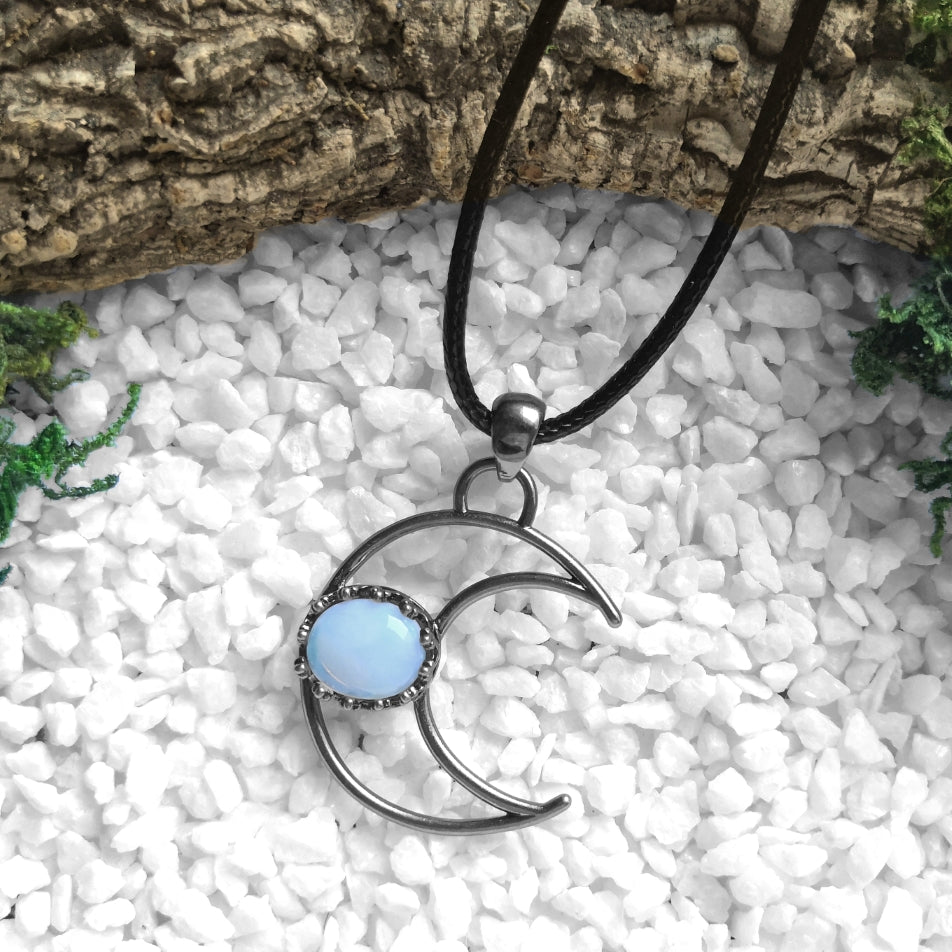 Opalite Crescent Moon Kette