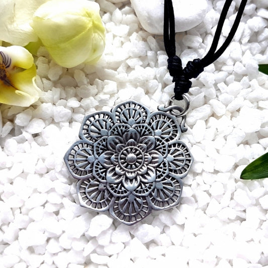Silver Mandala Flower Kette