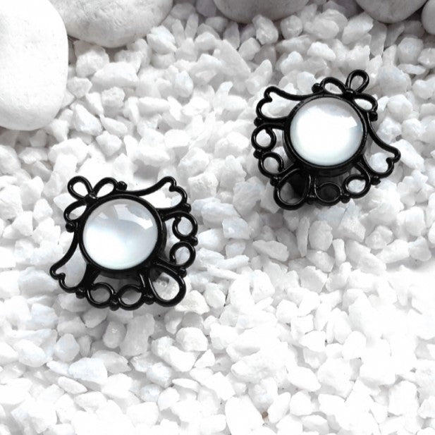 Small Black & White Plugs